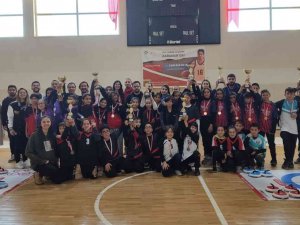 Karaman’da Düzenlenen Küçükler Floor Curling Müsabakaları Sona Erdi
