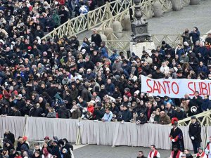 Eski Papa 16. Benedict, Vatikan’da Defnedildi