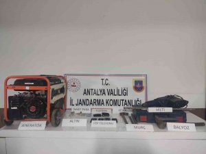 Kaçak Kazıya Jandarmadan Eş Zamanlı Operasyon: 12 Gözaltı