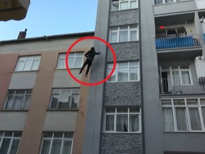 İ̇ntihara Teşebbüs Ettiği Binadan Bilincini Kaybedip Düştü
