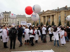 Fransa’da Pratisyen Hekimlerden Protesto