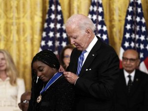 Biden, Kanlı Kongre Baskınının Yıldönümünde 12 Kişiye Madalya Verecek