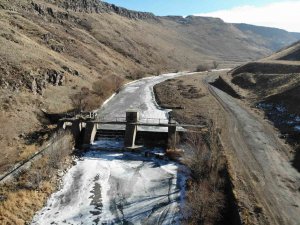 Kars’ta Soğuktan Hes Barajı Dondu