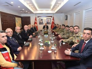 Elban: “Kahraman Gazilerimizin Ve Aziz Şehitlerimizin Manevi Hatırasına Minnettarız”