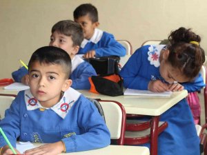 Uludere’de Bu Okulda Hala ’Mavi Önlük’ Geleneği Sürdürülüyor