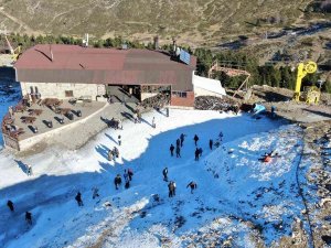 Uludağ’da Suni Kar Yağışı Başladı