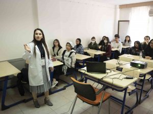 Mersin’de Üniversite Adaylarına ’Hızlı Okuma Teknikleri’ Eğitimi Veriliyor