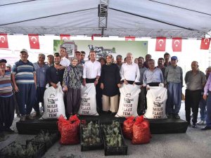 Mersin Büyükşehir Belediyesinden Üreticiye Destek Sürüyor