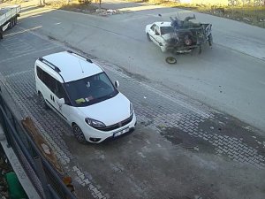 Afyonkarahisar’da Feci Kaza Anbean Güvenlik Kameralarına Yansıdı