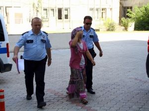 Hırsızlık Zanlısı 2 Kadın Yakalandı