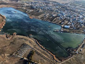 Sibirya Soğuklarının Yaşandığı Şehirde Göl Dondu