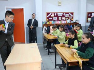 Japonya’dan Gelip Öğrencilere Origami Sanatını Öğretti