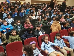 Sahne Tiyatrosu, Erzincan’da 2023 Yılının İlk Tiyatro Perdesini Çocuklar İçin Açtı