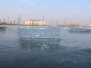 Iğdır Millet Bahçesi’ndeki Havuz Dondu