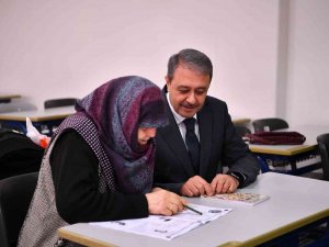 Balıkesir’de Okuma Yazma Bilmeyen 4 Kadına Eğitim