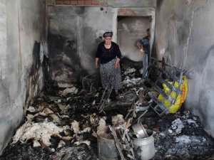 Tarihi Yangında "İ̇ğnem Bile Çıkmadı" Diyerek Feryat Eden Havva Teyze Yeni Evine Kavuştu
