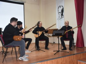 Üniversite Öğrencilerinden Müzik Dinletisi