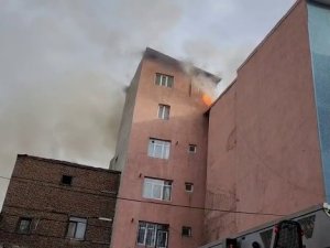 Erzurum’da Korkutan Çatı Yangını