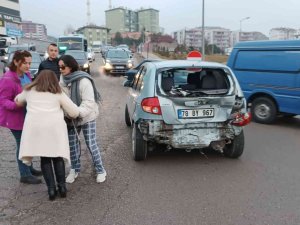 Kazada Otomobili Hasar Görünce Gözyaşlarına Boğuldu