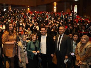 Mobil Uygulama İle Gençlere Hediye Dağıtıldı