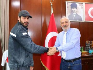 Belediyenin Kaybolan 25 Bin Lirasını Teslim Etti