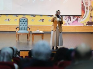 Merve Gülcemal, Sultangazi’de Çocuklara Verilmesi Gereken Manevi Değerleri Anlattı