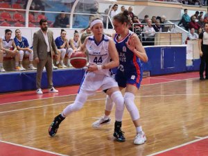 Tkbl: İ̇zmit Belediyespor: 93 - Emlak Konut Gelişim: 81