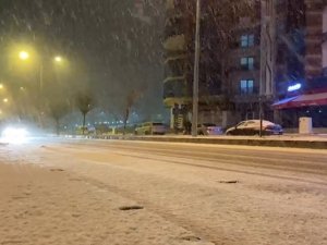 Elazığ’a Mevsimin İlk Karı Yağdı