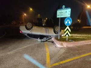 Takla Atan Otomobil Ters Döndü: 4 Yaralı