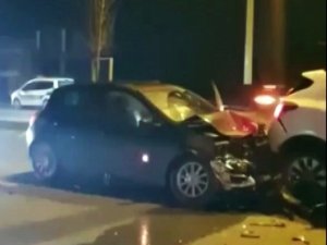 Duble Yolda Karşıya Geçerken Otomobil Çarpan Genç Yaşamını Yitirdi
