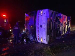 Yolcu Otobüsü Devrildi: 1’i Bebek 5 Ölü, 23 Yaralı