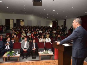 Okulöncesi Eğitim Ve Aile İlişkileri Seminerde Ele Alındı