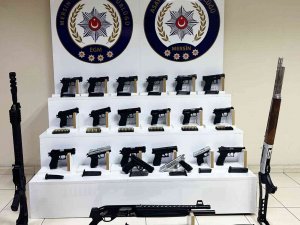 Çeşitli Suçlardan Aranan Şahısların Evlerinden Cephanelik Çıktı