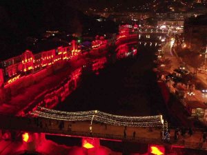 Amasya’da Tarihi Restorasyon Tamamlandı, Işıklandırma Yenilendi: Görenler ‘Rüya Şehir’ Diyor
