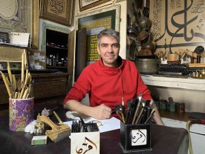 Eskişehirli Hattat Emre Özdemir Tarihi Yüzyıllara Dayanan Sanatını Anlattı