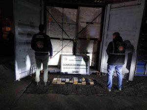 Gümrük Muhafaza Ekipleri İ̇zmir’de 26 Kilogram Kokain Ele Geçirdi