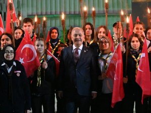 Kurtuluşun 101. Yılında Coşku Dolu Fener Alayı Yürüyüşü Yapıldı