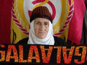 78 Yaşındaki Kadriye Teyzenin Galatasaray Tutkusu
