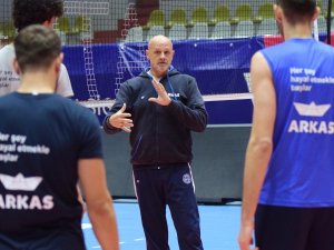 Voleybolda İ̇zmir Derbisi