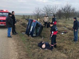 Kırklareli’nde Şarampole Devrilen Otomobilde 3 Kişi Yaralandı
