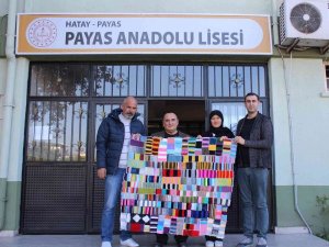 Lise Öğrencileri İlmek İlmek Kilim Dokudu