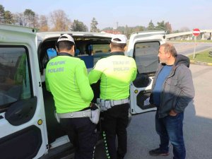 Sakarya’da Bir Ayda 550 Araç Trafikten Men Edildi