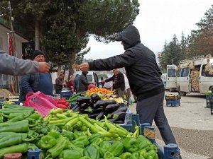 Sarıcakaya Pazarında Organik Ürünler Halkın Beğenisine Sunuluyor