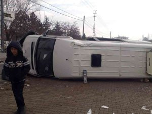Yoldan Çıkan Minibüs Evin Duvarına Çarptı: 1 Ölü, 1’i Ağır 5 Yaralı
