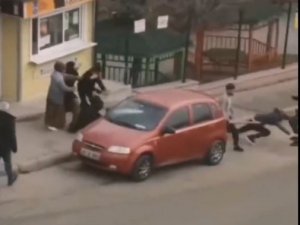 Birbirlerini Sopalarla Öldüresiye Dövdüler