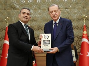 Cumhurbaşkanı Erdoğan’dan Şanlıurfa’daki İki Televizyona Ödül
