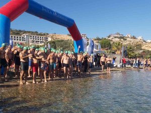 Datça’da Kulaçlar ’Cumhuriyet’ İçin Atıldı