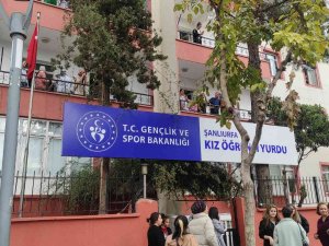 Yurtta Nakil İddiası Kız Öğrencileri Sokağa Döktü