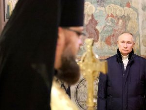 Putin Noel Ayinine Tek Başına Katıldı