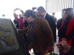Bakan Yanık "Ceza Yeme Fıstık Ye" Dedi, Sürücülere Osmaniye Fıstığı İkram Etti